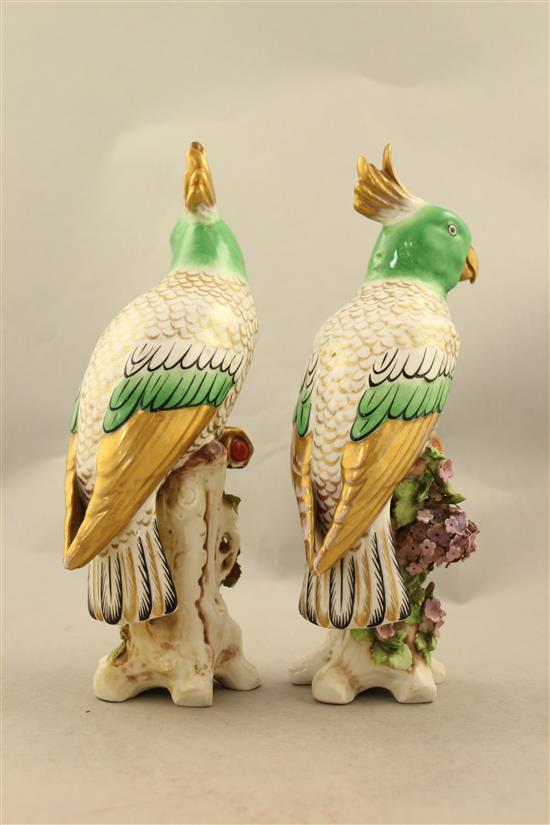 A pair of Samson porcelain figures of cockatoos, early 20th century, 26cm and 26.5cm.